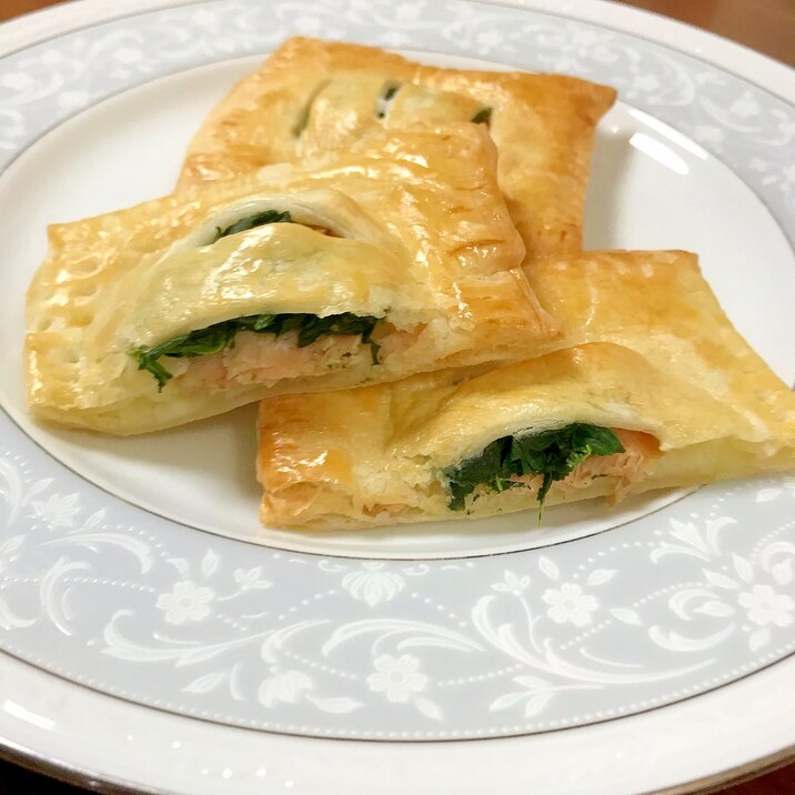 鮭とほうれん草とマッシュポテトのパイ包み